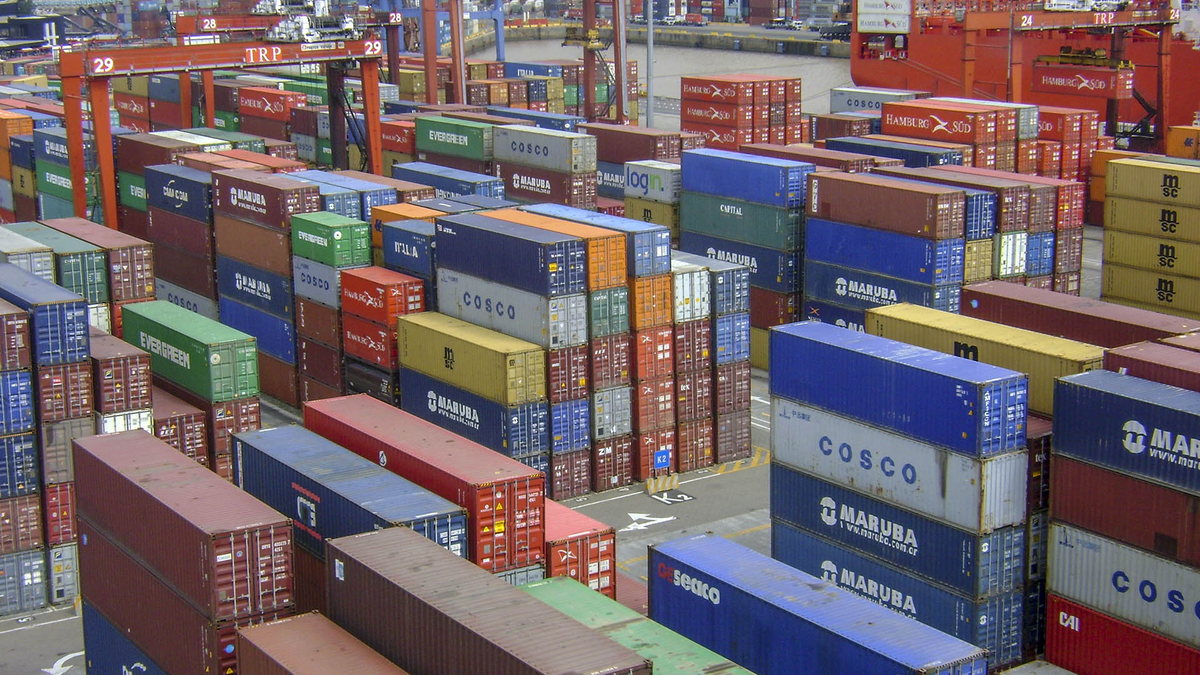 Las importaciones de bienes cayeron un 5% en noviembre