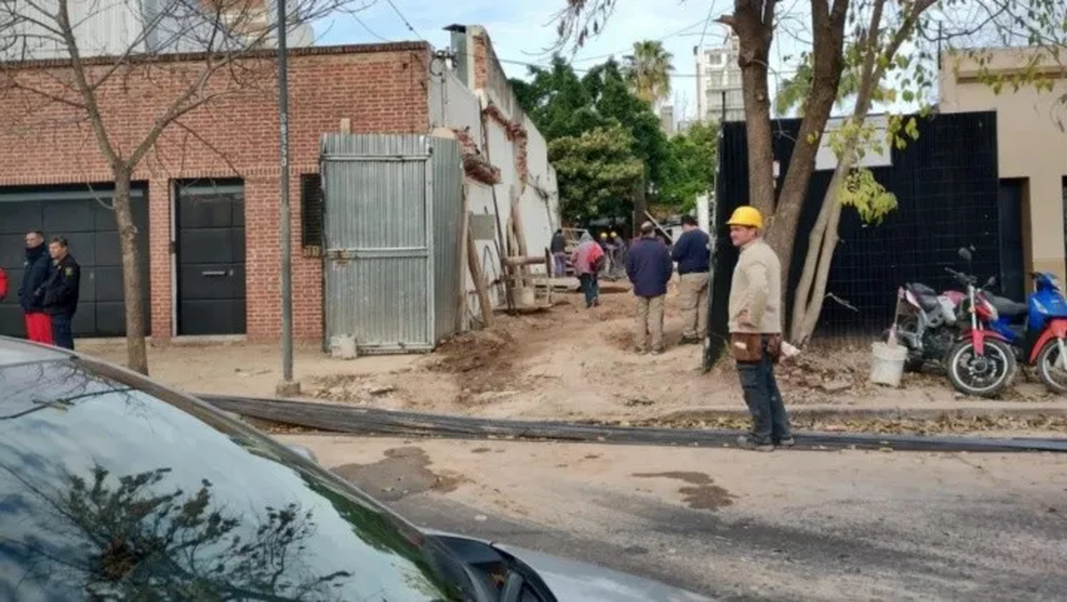 Un obrero quedó atrapado bajo los escombros de una obra en construcción que se derrumbó