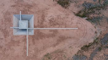 Entre el land art y arquitectura en el desierto de Arizona