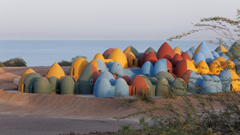 Arquitectura: un poblado de color en el desierto iraní