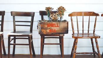 Cómo combinar sillas vintage en el interiorismo actual